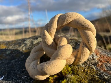 Rope twist interlocking rings